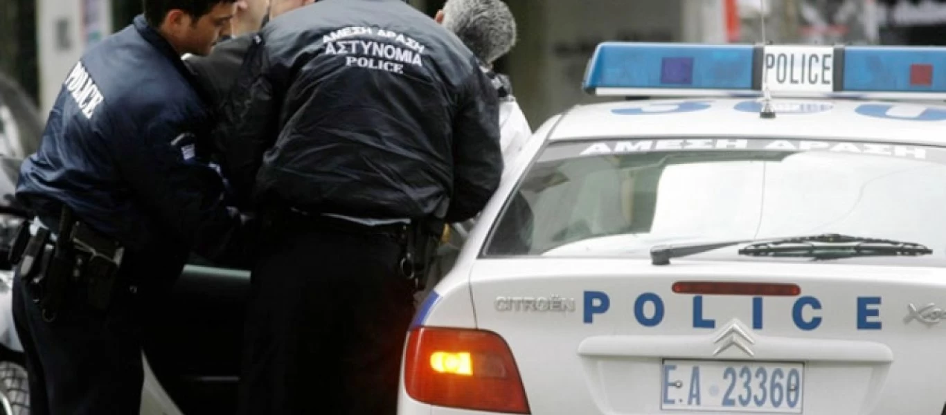 Eξάρχεια: Έφοδος της ΕΛΑΣ για ναρκωτικά - Τέσσερις συλλήψεις